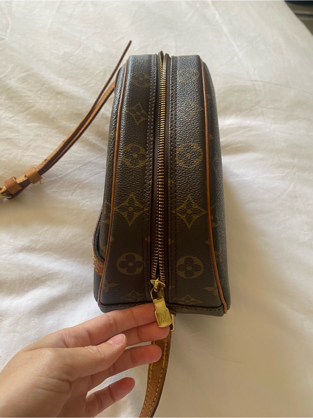 Louis Vuitton Monogram Canvas Crossbody in Brown and Tan - Picture 3 of 10